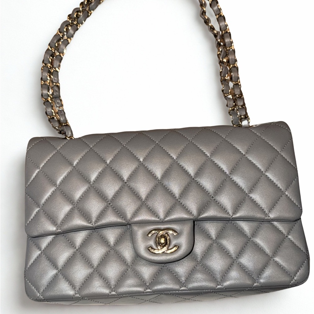 CHANEL Quilted Classic Flap Medium